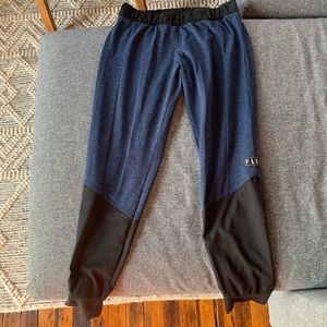 Fleo Joggers size Large